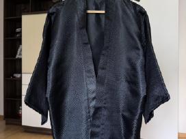 Juodas japoniško stiliaus kimono