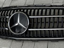 Mercedes-benz W213 grotelės, radaras ir ženkliukas