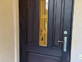 Medines uosio lauko durys su stakta ir spyna