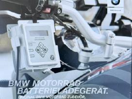 Motociklo akumuliatoriaus pakrovėjas