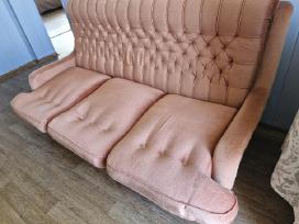 Parduodama sofa.