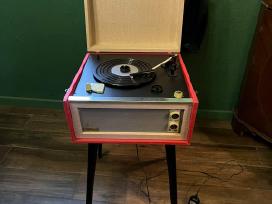 Crosley vinilinių plokštelių grotuvas ant kojelių