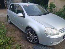 VW Golf 5 Dalys pradedamas ardyti naujas do