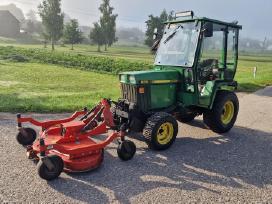 John Deere 855 traktorius 4wd su pjaunamaja deka