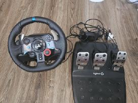 Logitech vairas su pedalais