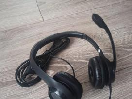 Logitech ausines su mikrofonu