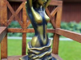 Didelė moters akto skulptūra (39 cm).