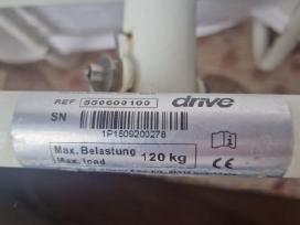 Drive Medical pasukama vonios kėdė suaugusiajam