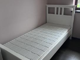 Ikea viengulė lova su Dormeo čiužiniu ir staliuku