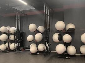 Gimnastikos kamuoliai su stovu