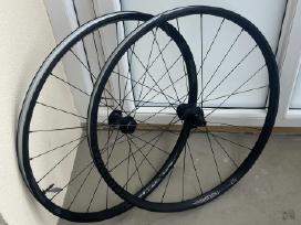 Bontrager Paradigm 25 Tlr naujų ratų komplektas