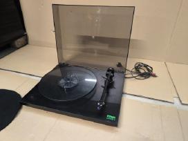 Rega Planar 2 su Ortofon M2 Blue galva