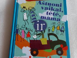 Aštuoni vaikai,tėtė,mama ir sunkvežimis