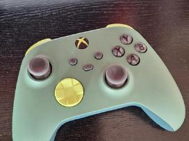 Xbox wireless controller + charge kit