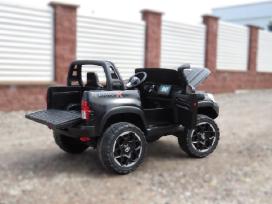 Toyota hiliux - vaikiškas motorinis automobilis