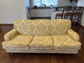 Klasikinė trivietė sofa, aukso ir smėlio spalvų
