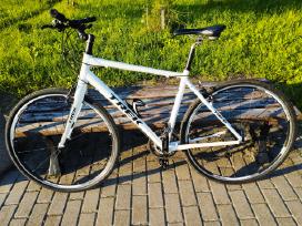 Trek. Carbon šakė, Deore, Bontrager. 28"