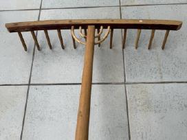 Medinis labai lengvas dailus grėblys