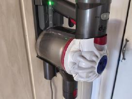 Dyson V7