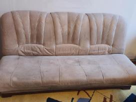 Dovanojama sofa su foteliais.