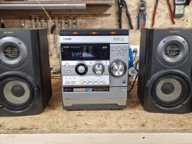 Muzikinis centras Aiwa ir Sony kolonėlės