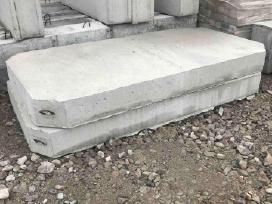 Pamatu blokai ir betoninės kelio plokštes