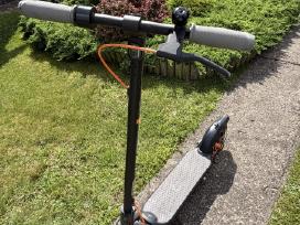 El paspirtukas Ninebot By Segway F40e