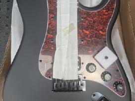 Elektrine gitara Magna St-300bkm Juoda
