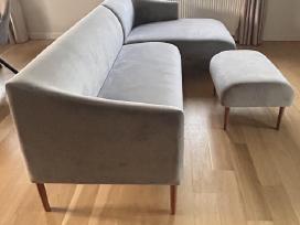 Parduodama sofa su šezlongu ir pakoju