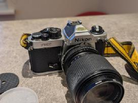 Nikon Fm2 juostinis, su 70–210mm objektyvu ir kt.