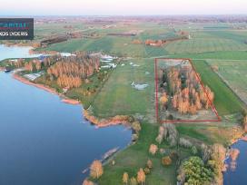Sklypas prie Bubių tvenkinio