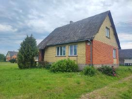 Namas Krakių mstl. su 29,55 a žemės sklypu.