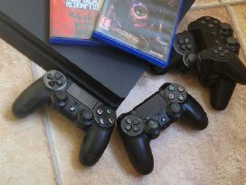 Play Station 4 slim