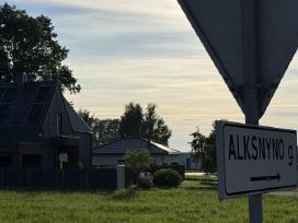 Parduodamas namų valdos sklypas. Galima statyba.