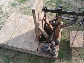 Antikvarinės mechaninės svarstyklės