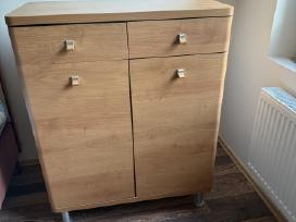 Tvirta ir talpi auksinio buko komoda 90x43x112 cm