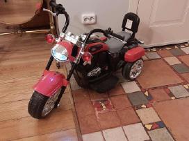 Akumuliatorinis motociklas triratis