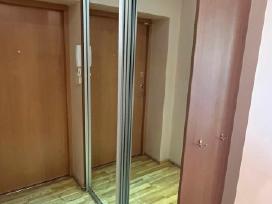 Prieškambario spinta su veidrodžiais