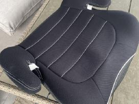 Dvi automobilinės kėdutės/paaukštinimai