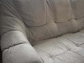 Sofa ir du foteliai su medžiu