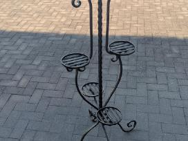 Kaltinio metalo gėlių stovas