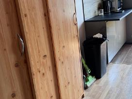Dovanojama prieškambario spinta ir sofa lova