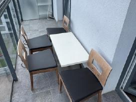 Dovanoju keturias kedes ir staliuka