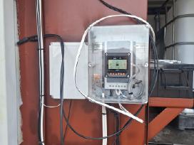 Jurinis konteineris su saules elektrine