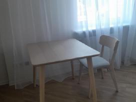 Nebrangiai parduodu geros būklės stalą su kėdėmis