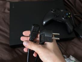 Xbox One X 1tb + 5 žaidimai + pultelis + laidai