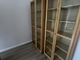 Skubiai parduodamos dvi Ikea Billy knygų spintos