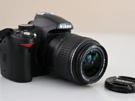 Nikon D3000 + Nikkor 18-55mm
