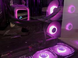 Itin galingas kompiuteris ir Oled monitorius