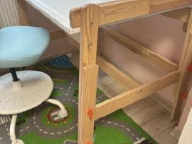 Vaikiškas rašomasis stalas Ikea + kėdė + kilimėlis